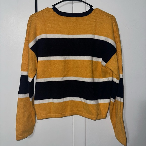 Forever 21 Sweater - Picture 2 of 3